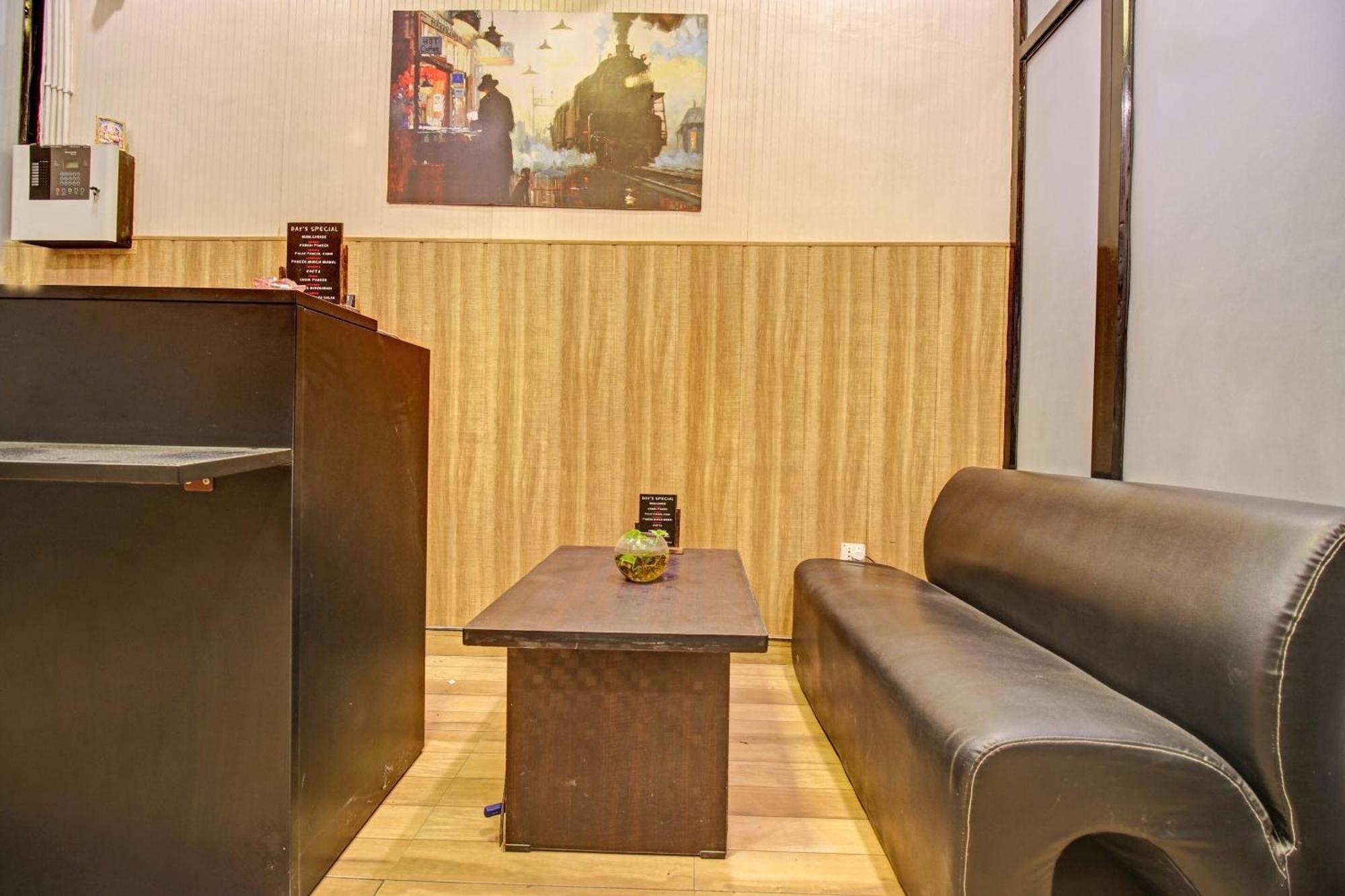 Super Townhouse Kachnar House Vikas Nagar Hotel Hasanganj Exterior photo